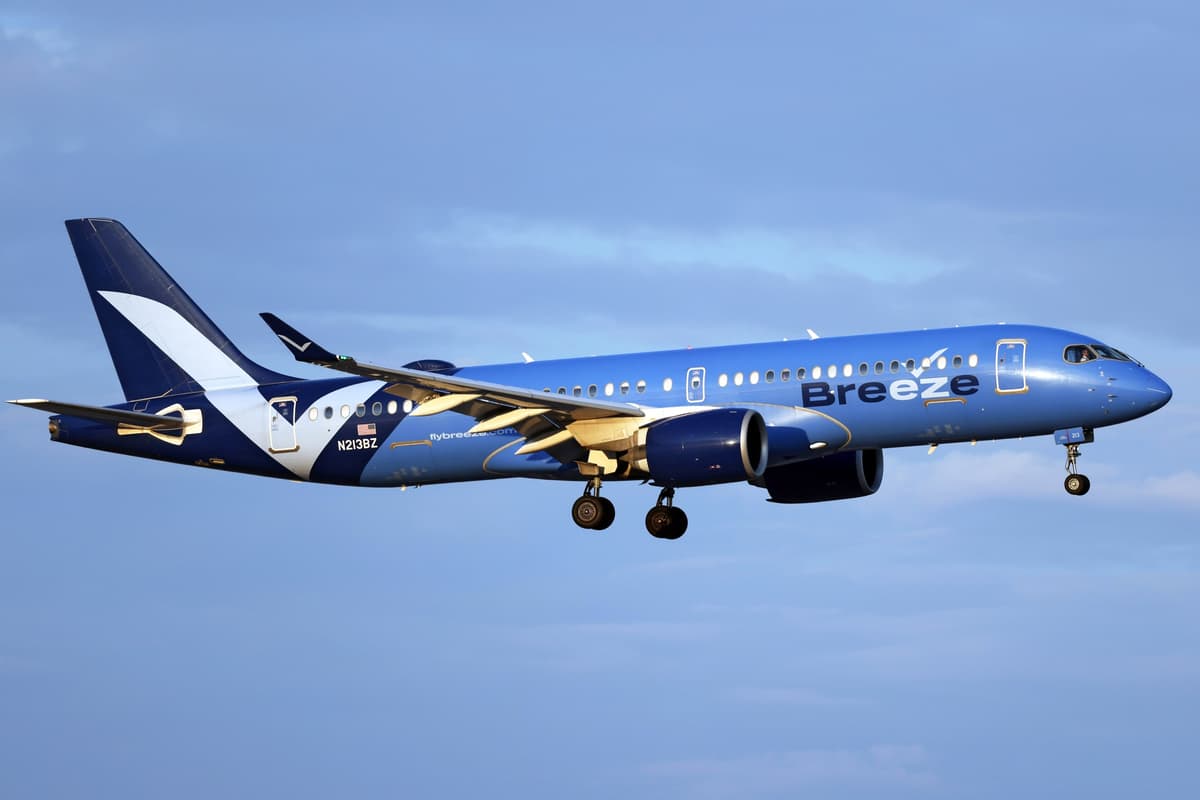 Breeze Airways Airbus A220-300 (N213BZ)