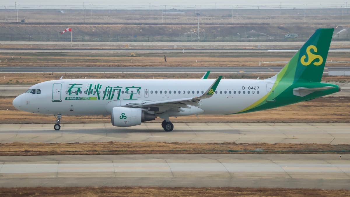 Spring Airlines Airbus A320 (B-8427)