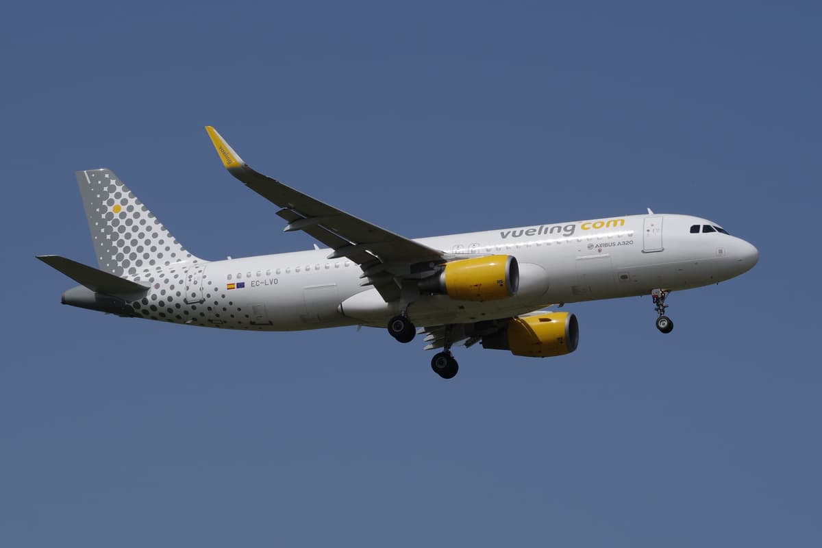 Vueling Airbus A320-214 (EC-LVO)