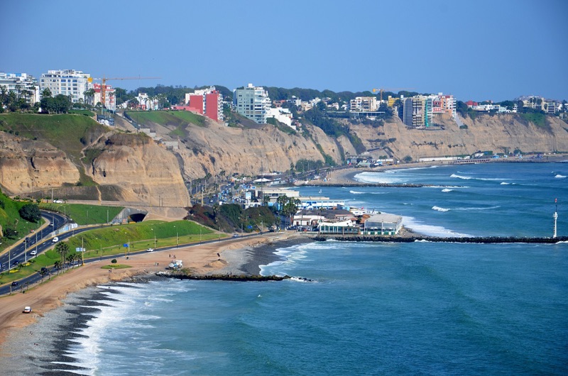 Barranco cliffs and the Costa Verde above the Pacific